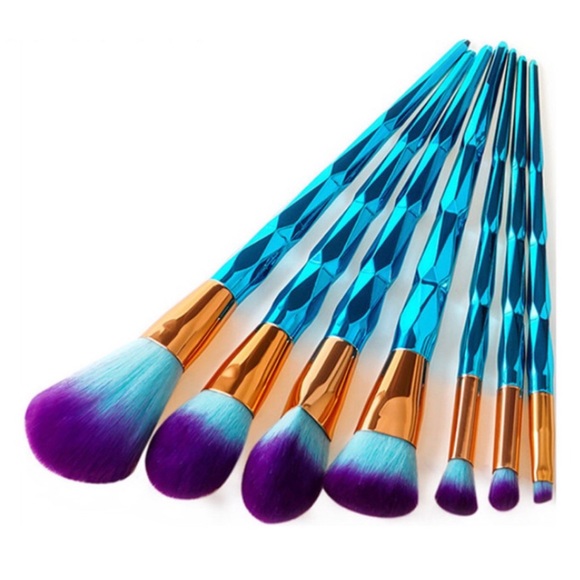Other - 7 Piece Deluxe Diamond Makeup Brush Set w/ Bag